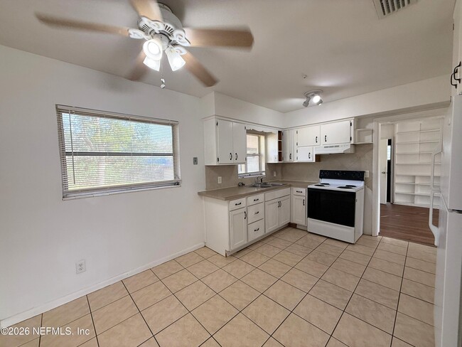 Building Photo - 7609 Tacony Dr