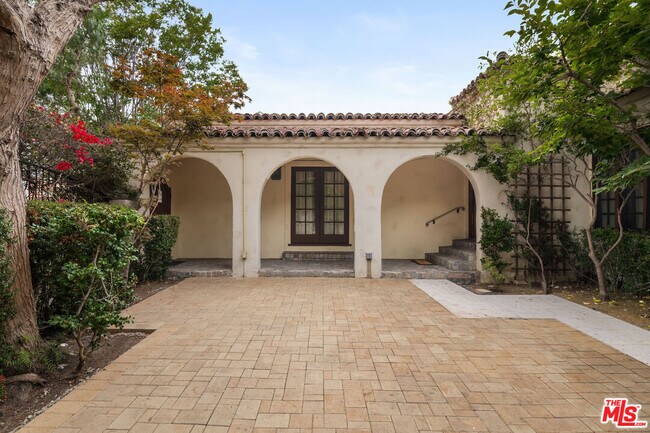 Building Photo - 312 S El Camino Dr