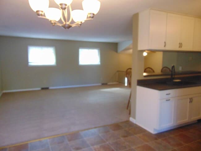 Building Photo - Inviting 3 Bed 2 Bath House