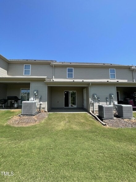 Building Photo - 2027 Wiggins Village Dr