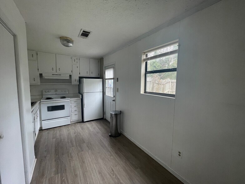 Building Photo - 68 Cedar Hill Cir