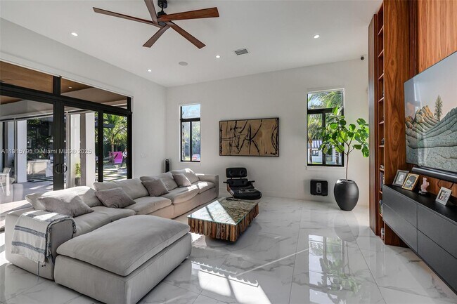 Building Photo - 250 NW 129th Ave