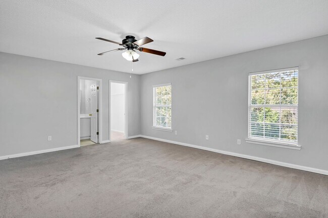 Building Photo - Freshly Updated 3 bedroom Home with New Ro...