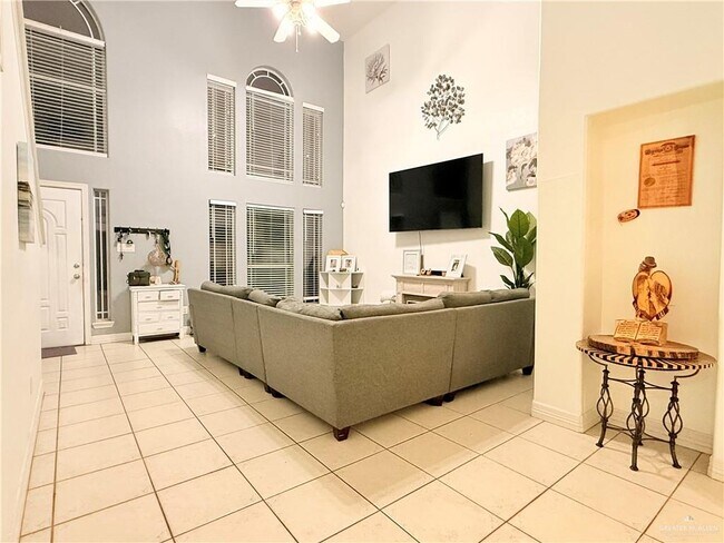 Building Photo - 19 West Dr