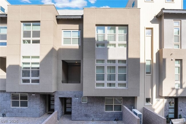 Building Photo - 667 Grey Saker St