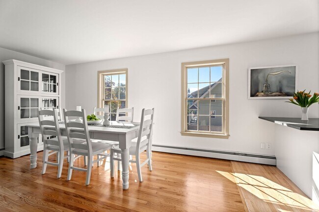 Building Photo - 28 Elm St