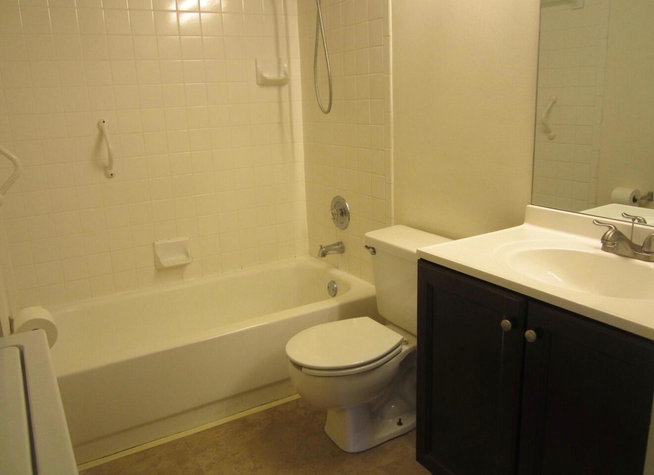 Building Photo - 7103 Glenmoor Dr