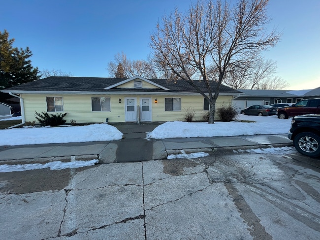 Building Photo - 909 Indian St