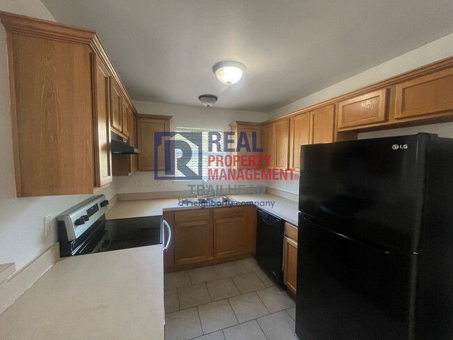 Building Photo - Great Location - 3 Bed/2 Bath - $500 Rent ...
