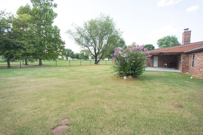 Building Photo - 802 N Juniper St