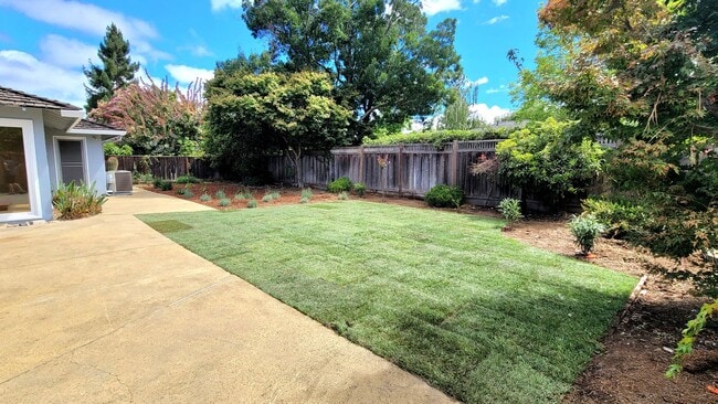 Building Photo - Epic REA - **4 Bedroom, 2.5 Bath - Ranch S...