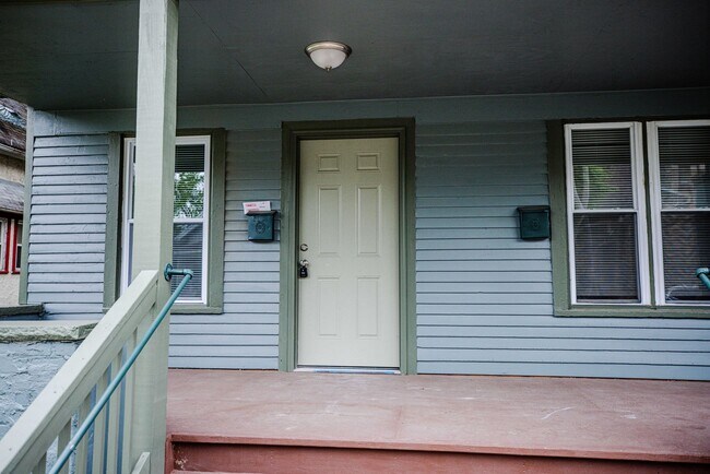 Building Photo - 1445 Yates St