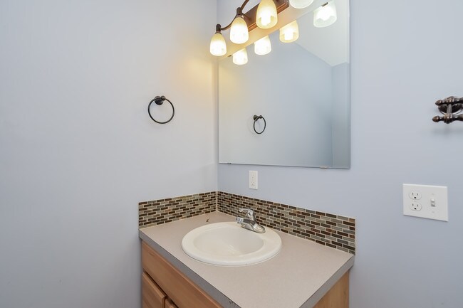 Building Photo - 422 Cadwell Ave NW