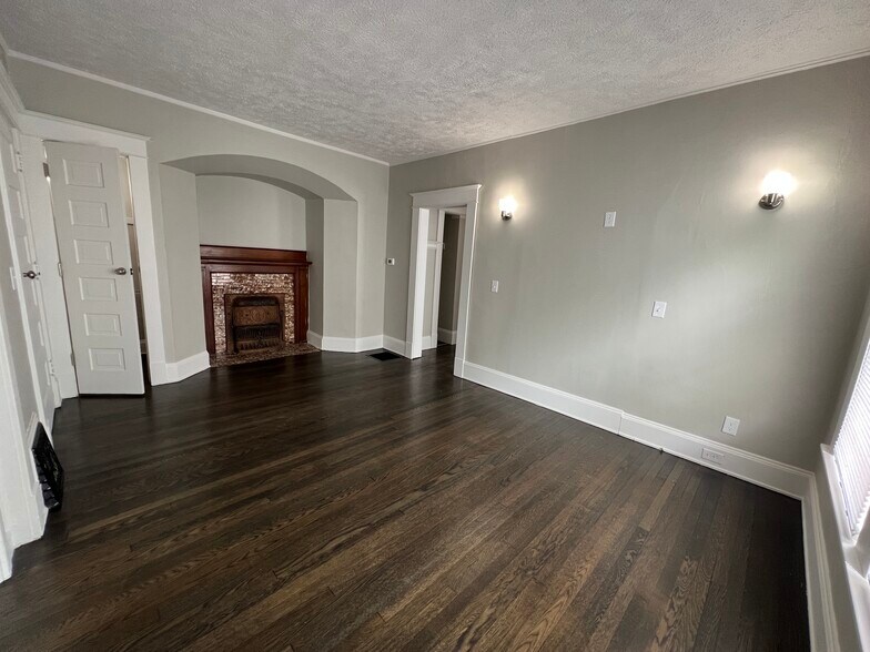 Building Photo - 607 Fulton St E