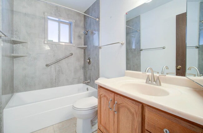Building Photo - 154 E Juniper St