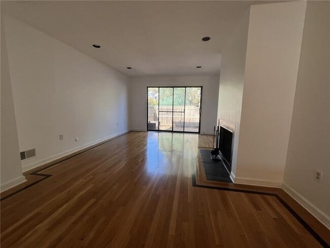 Building Photo - 332 Hailman St