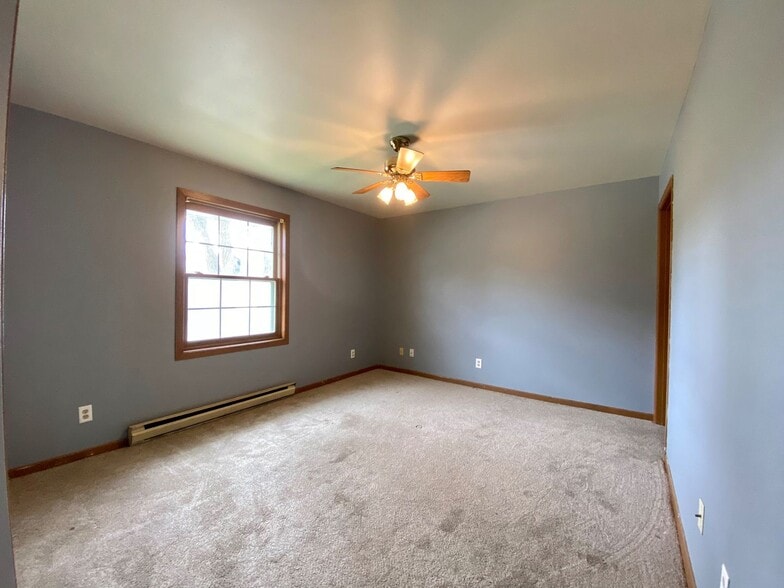 Building Photo - 510 W Newhall Ave