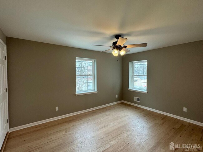 Building Photo - 17 Thomas St