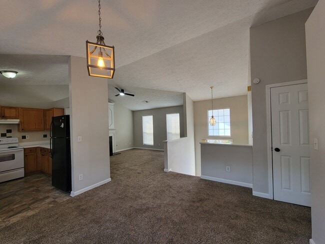 Building Photo - Gorgeous Split-Level 2 Story Home New Paint