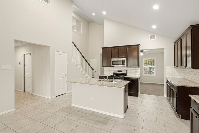 Building Photo - 2202 Tannin Trce