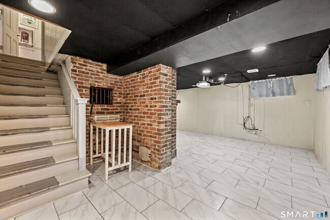 Building Photo - 92 Hazelmere Rd