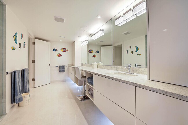 Building Photo - 3407 S Ocean Blvd
