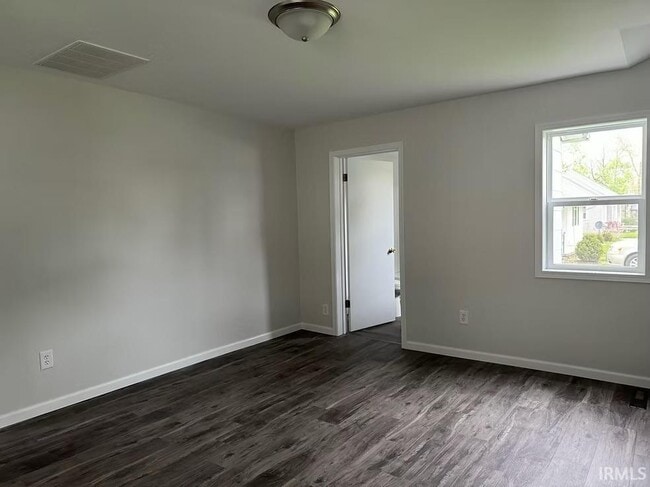 Building Photo - 818 E Main St