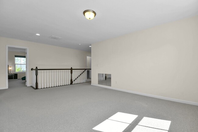 Building Photo - Spacious 3 Bedroom Home with Loft, Elegant...