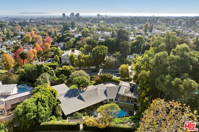 Building Photo - 11215 Sunset Blvd