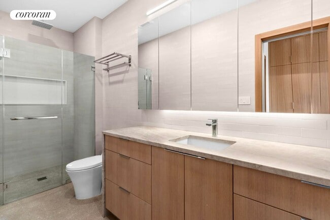 Building Photo - 24 Frost St