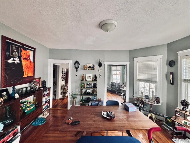 Building Photo - 835 Fellsway