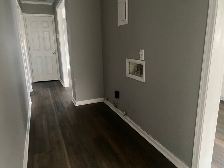 Building Photo - 255 Roberson Rd