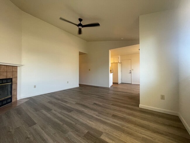 Building Photo - 364 Bishop Dr