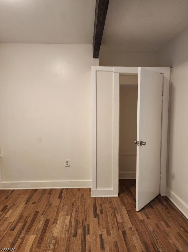 Building Photo - 583 Beach St
