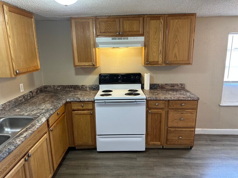 Building Photo - 224 C St