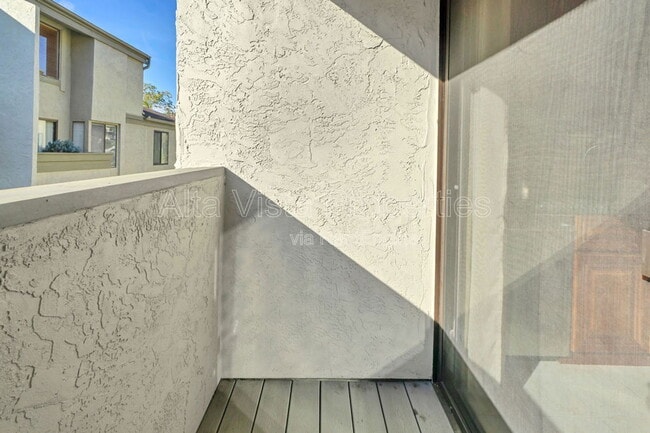 Building Photo - 3211 Caminito Eastbluff