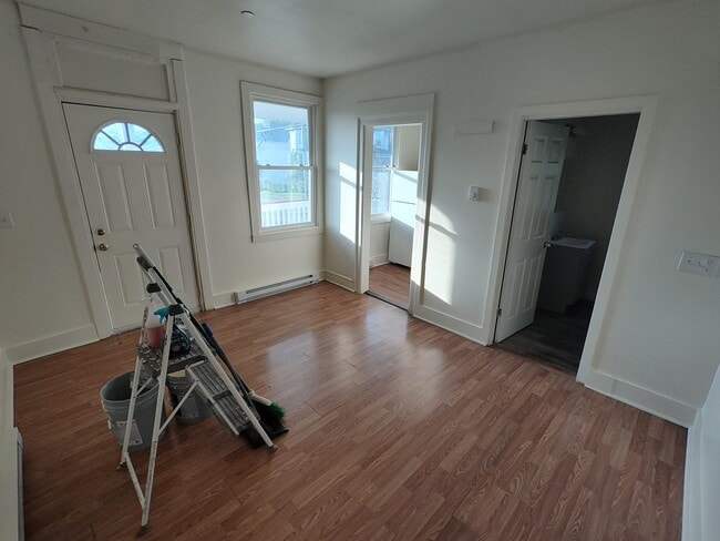 Building Photo - 446 Quincy Ave