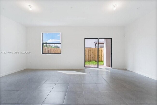 Building Photo - 286 SW 159th Dr