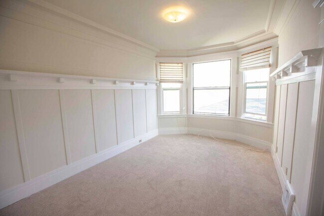 Building Photo - 422
