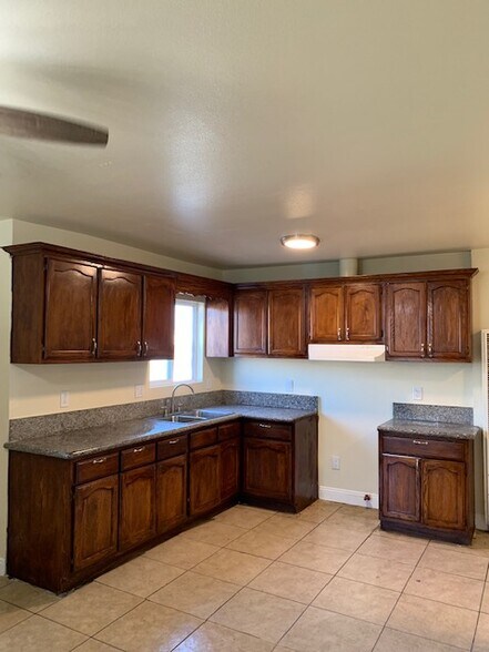 Kitchen - 409 E 56th St