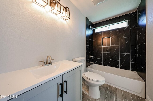 Building Photo - 11207 S Iroquois Dr