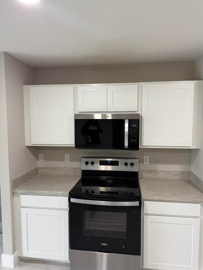 Building Photo - 1205 SW Alcantarra Blvd