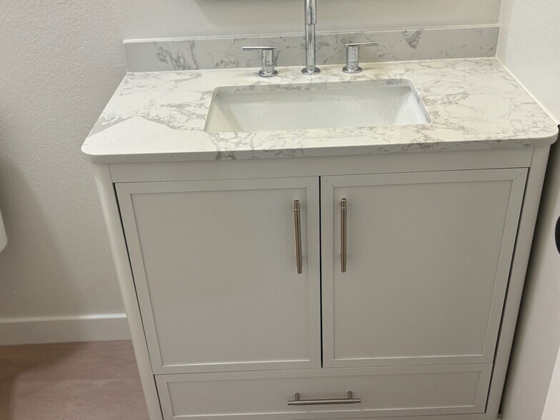 New cabinets - 11940 Weddington St