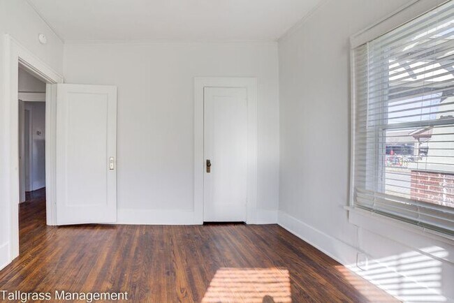 Building Photo - Charming 3/1 Near TU! Make this your new home!