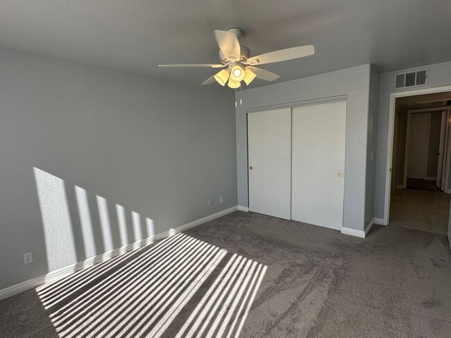 Building Photo - Las Vegas 2 bedroom condo for rent.