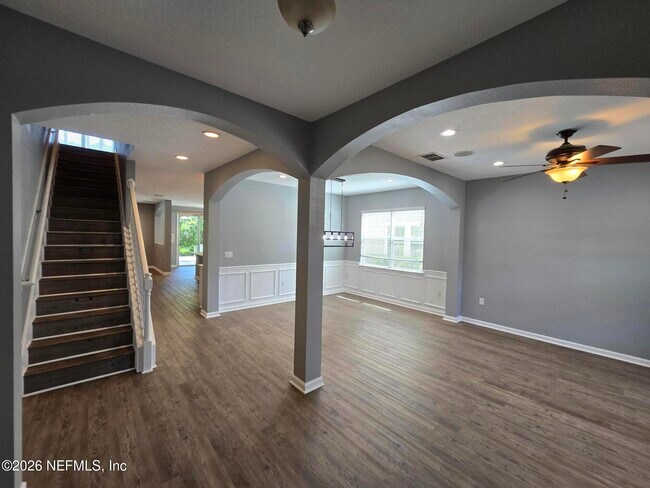 Building Photo - 180 Thornloe Dr