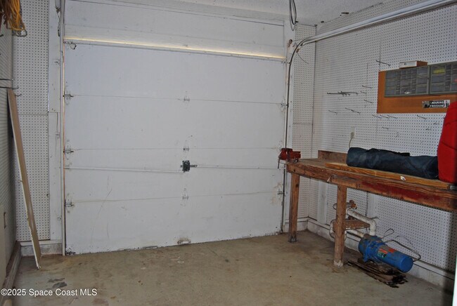 Building Photo - 867 Huntington St NE