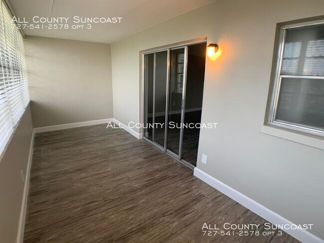 Building Photo - Beautiful 55+ Condo in Gateway Square!