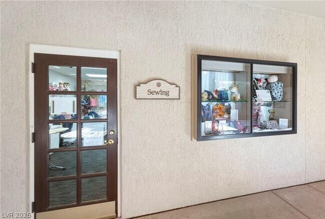 Building Photo - 8701 Prairie Hill Dr
