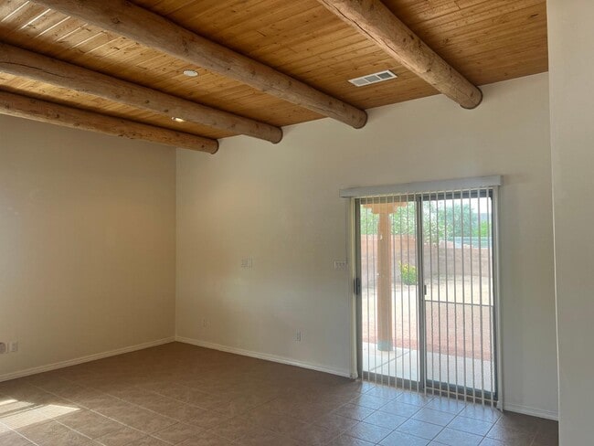 Building Photo - 305 Calle Damiano